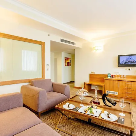 מלון Grand Pasha Luxury & Casino 5*