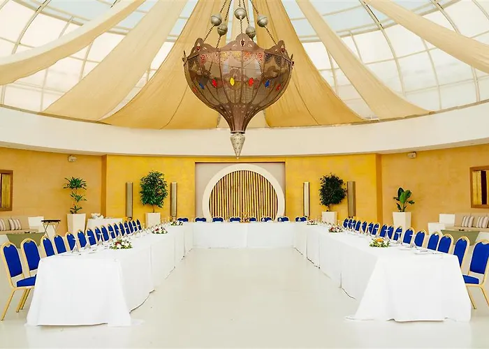 Grand Pasha Luxury & Casino מלון