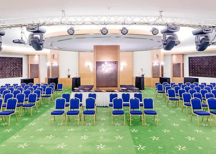 Grand Pasha Luxury & Casino מלון